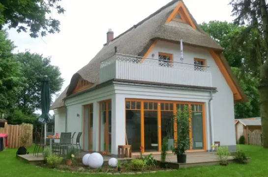 For a relaxing vacation under thatch in a quiet, central location in Wieck