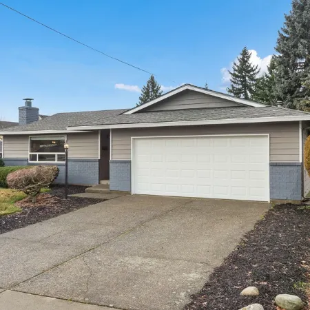 Cozy 3-bedroom house in peaceful Renton with WiFi, AC