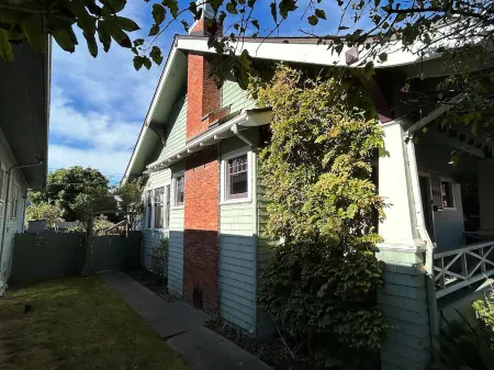 Boho Bungalow! King Bed-Full Backyard-Washer-Dryer-Fast WiFi! Отели рядом с достопримечательностью «Секвойя Парк Гарден»