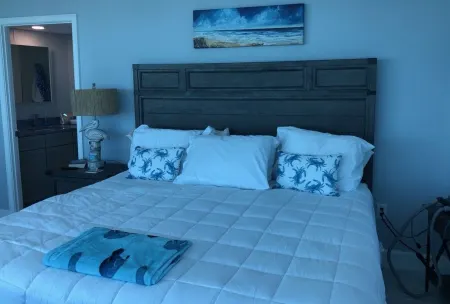 Beach&Pool Are Open! Stunning Newly Remodeled Oceanfront Condo on Daytona Beach!