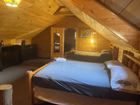 3BR, 1 Bath Cabin with hot tub, full kitchen, and living room.