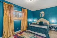 Spacious downtown pad - billiards/ping pong/sauna Hotel di Redmond