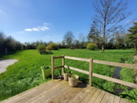 Charming Renovated Barn on the Outskirts of Sainte-Mère-Église 聖梅爾埃格利斯酒店