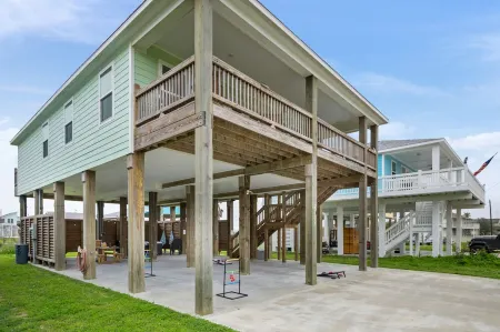 Back to School Savings! Hot Tub, Pet Friendly & Direct Beach Access!