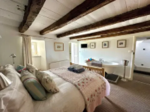 Romantic Boutique Bolthole In Pittenweem Near St Andrews. Small dogs welcome.