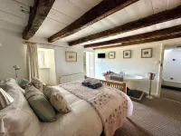 Romantic Boutique Bolthole In Pittenweem Near St Andrews. Small dogs welcome.