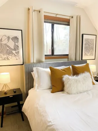 Cozy Modern Chalet, Family Friendly, Fire Pit! 5 minutes from beaches and pools