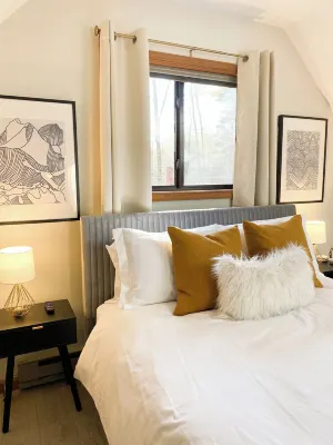 Cozy Modern Chalet, Family Friendly, Fire Pit! 5 minutes from beaches and pools