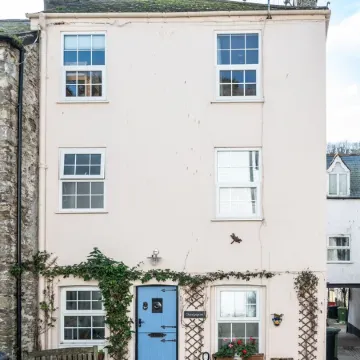 Tranquil Fisherman's Cottage a Minute From The Beach with free reserved parking