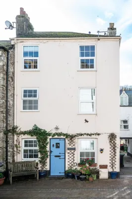 Tranquil Fisherman's Cottage a Minute From The Beach with free reserved parking