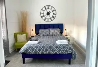 Urban Retreat-Walk to UC, Hospitals and the Zoo. Minutes from OTR and Downtown.
