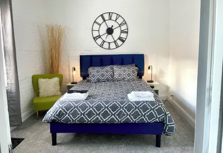 Urban Retreat-Walk to UC, Hospitals and the Zoo. Minutes from OTR and Downtown.