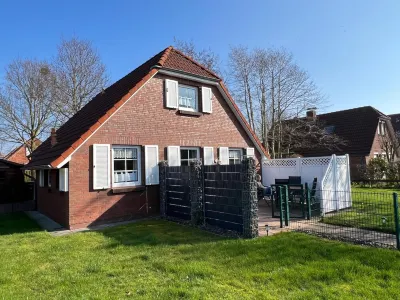 Freistehendes Kapitänshaus in Ruhiger Lage am Ende Einer Sackgasse mit Wlan Hotels near East Frisian Islands