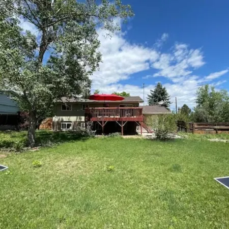 Cheerful 4 Bedroom Home - Back Yard/Game Room!