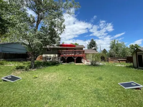 Cheerful 4 Bedroom Home - Back Yard/Game Room!