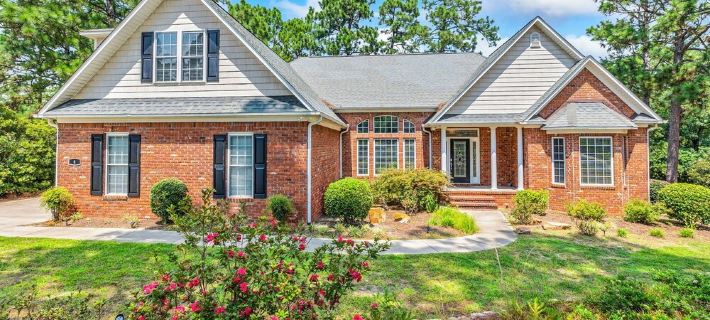 Book Golf with us! Luxury Emerson Cottage at Pinehurst No. 6 with Pool Table Hotels in Pinehurst