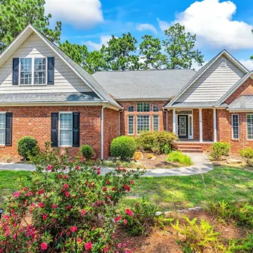 Book Golf with us! Luxury Emerson Cottage at Pinehurst No. 6 with Pool Table