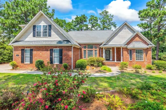 Book Golf with us! Luxury Emerson Cottage at Pinehurst No. 6 with Pool Table