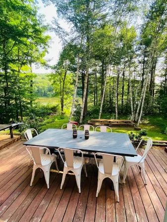 Lakefront Serenity in the Catskills near All Star Village Отели в г. Франклин