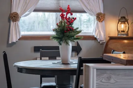 The Bigfork Riverside Retreat - No Cleaning Fee!