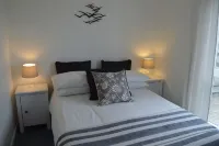 Cottage on coastpath, dogs welcome, includes Hotel indoor pool gym and tennis Hotels in Mullion