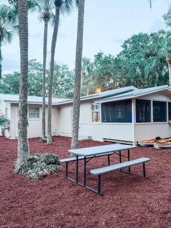 Waterfront home in Old Homossassa w/ hot tub and kayaks 🎣 Отели рядом с достопримечательностью «Get Up and Go Kayaking - The Chaz»