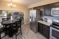 Sleeps 10! Entire House, Pool, close to strip