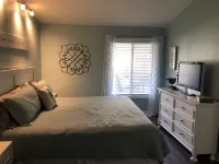 Gorgeous waterfront condo steps from the beach! Отели рядом с достопримечательностью «Pensacola Beach Gulf Side Artificial Reef»