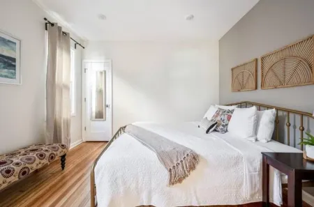 Zen Spa Retreat With King Bed Near NYC train Отели рядом с достопримечательностью «Short Hills Plaza»