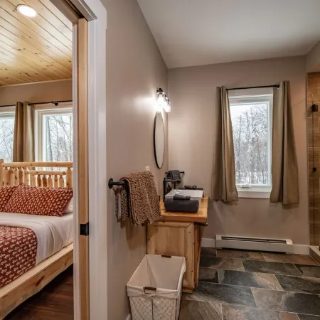 12 Bed, 6 Bath, 20 Guests STEPS from Sunday River w/ Hot Tub & Game Room
