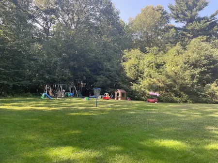 BnB “The Get Away” 600sf on Rock Farm, Wooded, Trails, UConn, Private, Clean 5⭐️