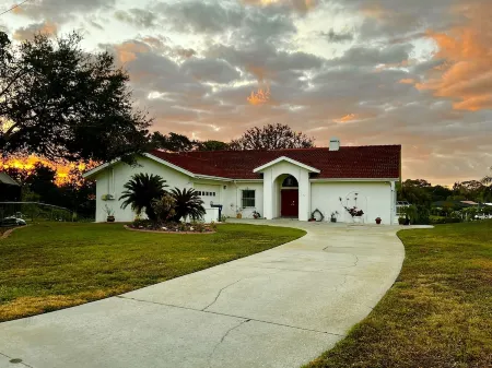 Waterfront/Kayak with Manatees/Heated Pool/Bikes/Firepit/Fish/close to Beaches Отели рядом с достопримечательностью «Биг Фиш»