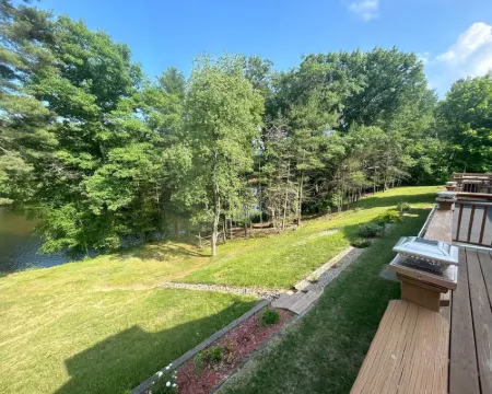Peaceful & Spacious Wolf River Home - 4 Bedrooms, Pool, Fire Pits & Scenic Views 肖諾縣酒店