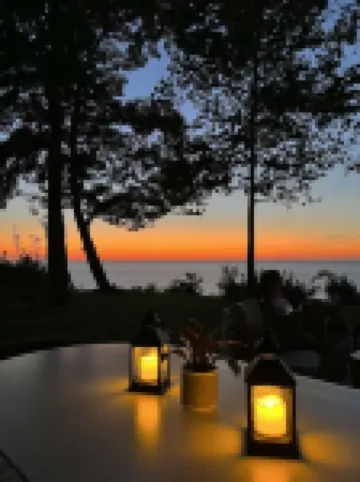 Feel the Lake breeze!! 4b-4ba beachfront house. Private beach access. Sleeps 13