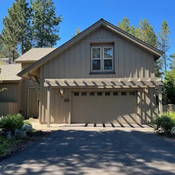 Fremont Crossing home steps to Village and SHARC.  Sharc Passes, New Hot Tub