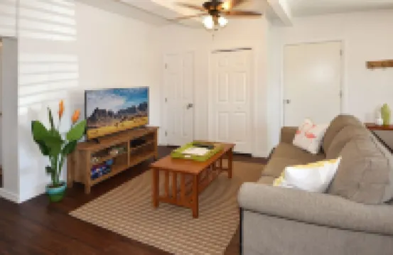 Luxury Studio for 4, Completely Remodeled and only a short walk to the beach!