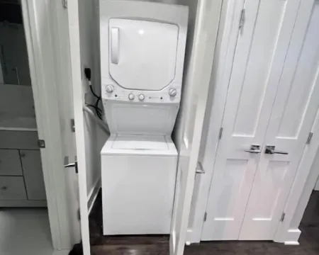 Chic, quiet and comfy apartment. 李文斯頓酒店