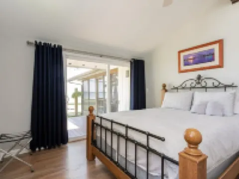 Quaint waterfront home with private beach Hotels in Cople