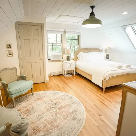 Private Cape Cod Cottage. Walk to Ellis Landing Beach!