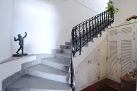 Elegant and central villa with private gated parking in Positano