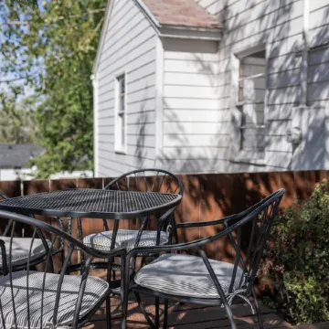 The McKenzie BnB - Charming & Cozy - 1 Block from Downtown Pullman!