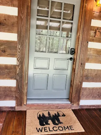 Well Maintained Cabin Bordering National Forest, Close to Augusta, GA - -Masters