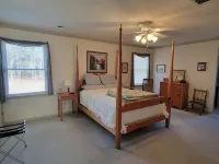 Spacious home in quiet rural setting close to Blue Ridge Parkway Hotel a Bedford County