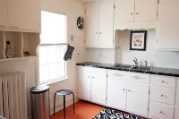 Two Bedroom airy modern apartment - Green Door