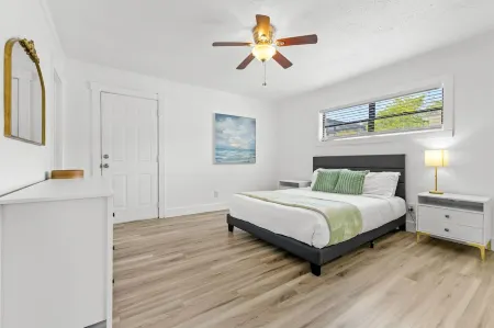 ⭑ Tampa Pool Family Home- Clean- Cozy-Great Location ⭑