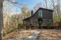 Dogs stay free / Private / 15mins Blue Ridge Hotels near Hooves and Feathers Petting Farm, LLC