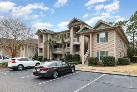 Newly Renovated 3bd/3ba Condo located on True Blue Golf Club.