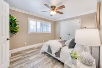 Modern 4-bedroom Villa w/ Pool/Spa & Private Park