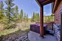 Beautiful 3 Bedroom/3.5 Bath Townhome w/Private Hot Tub, Garage & Mountain Views