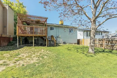 Spacious 4 Bedroom/2 Bath home/WiFi/Garage Parking/Backyard/Beautiful Kitchen Hotels near Night Stalkers Haunted Trail